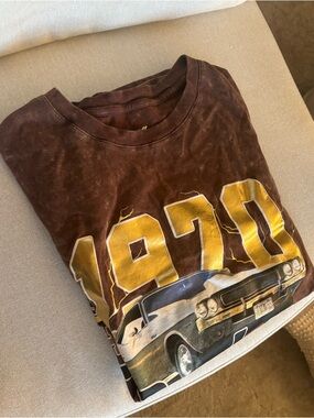 Vintage 1970 Car Graphic Tee - Brown with Gold Print